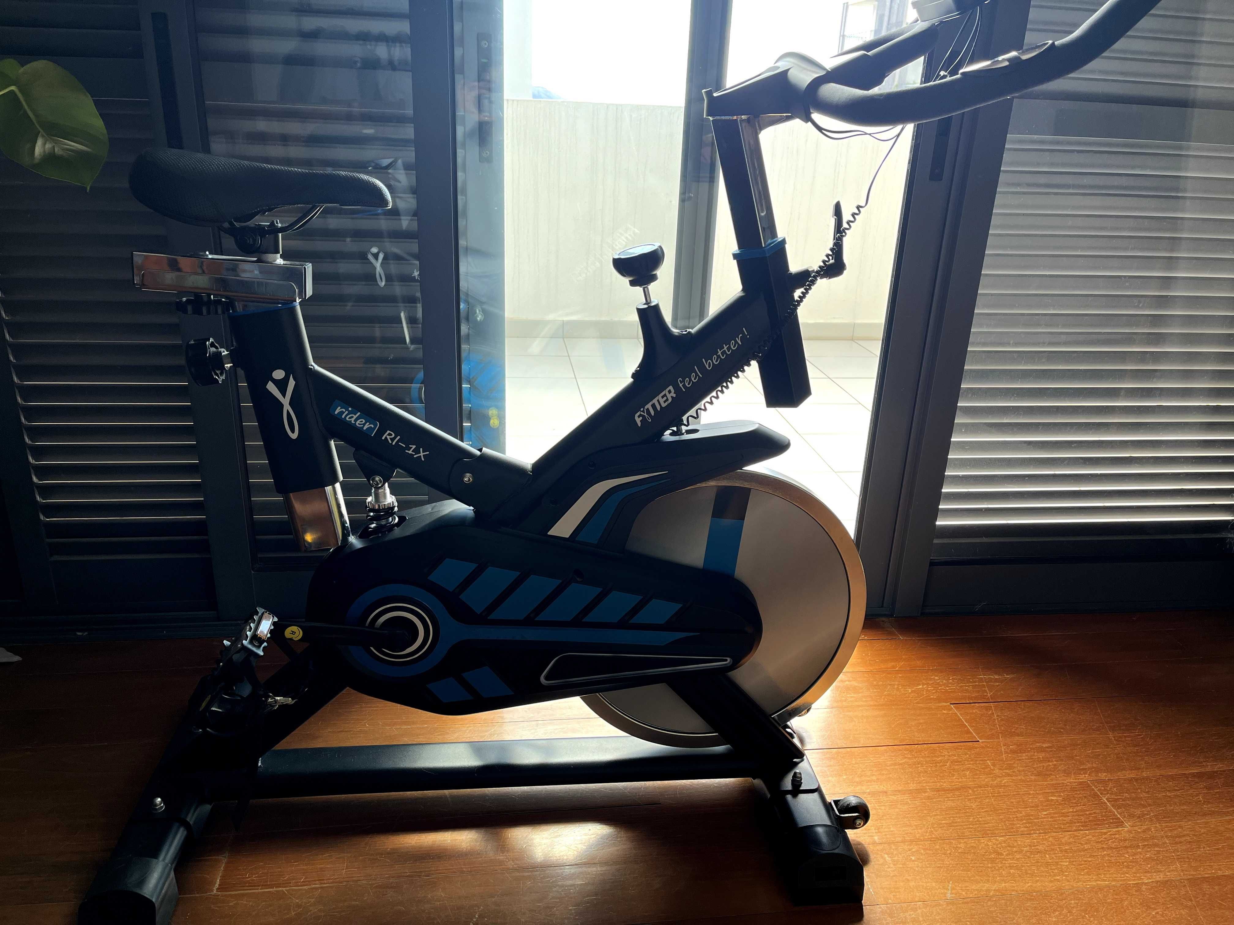 Bicicleta estática Fytter Ri-1x com capa de Selim incluída