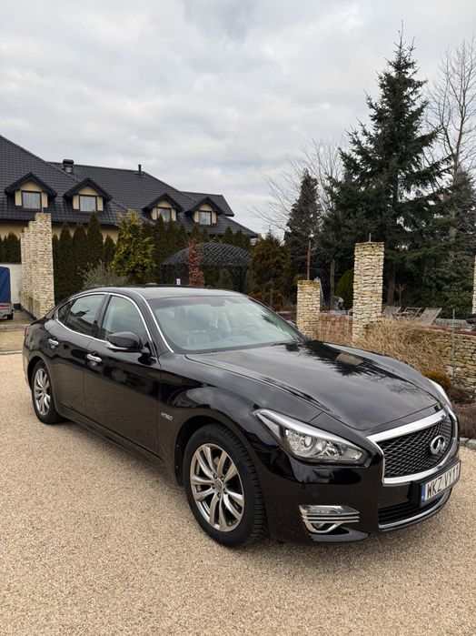 Infiniti Q70 HYBRID