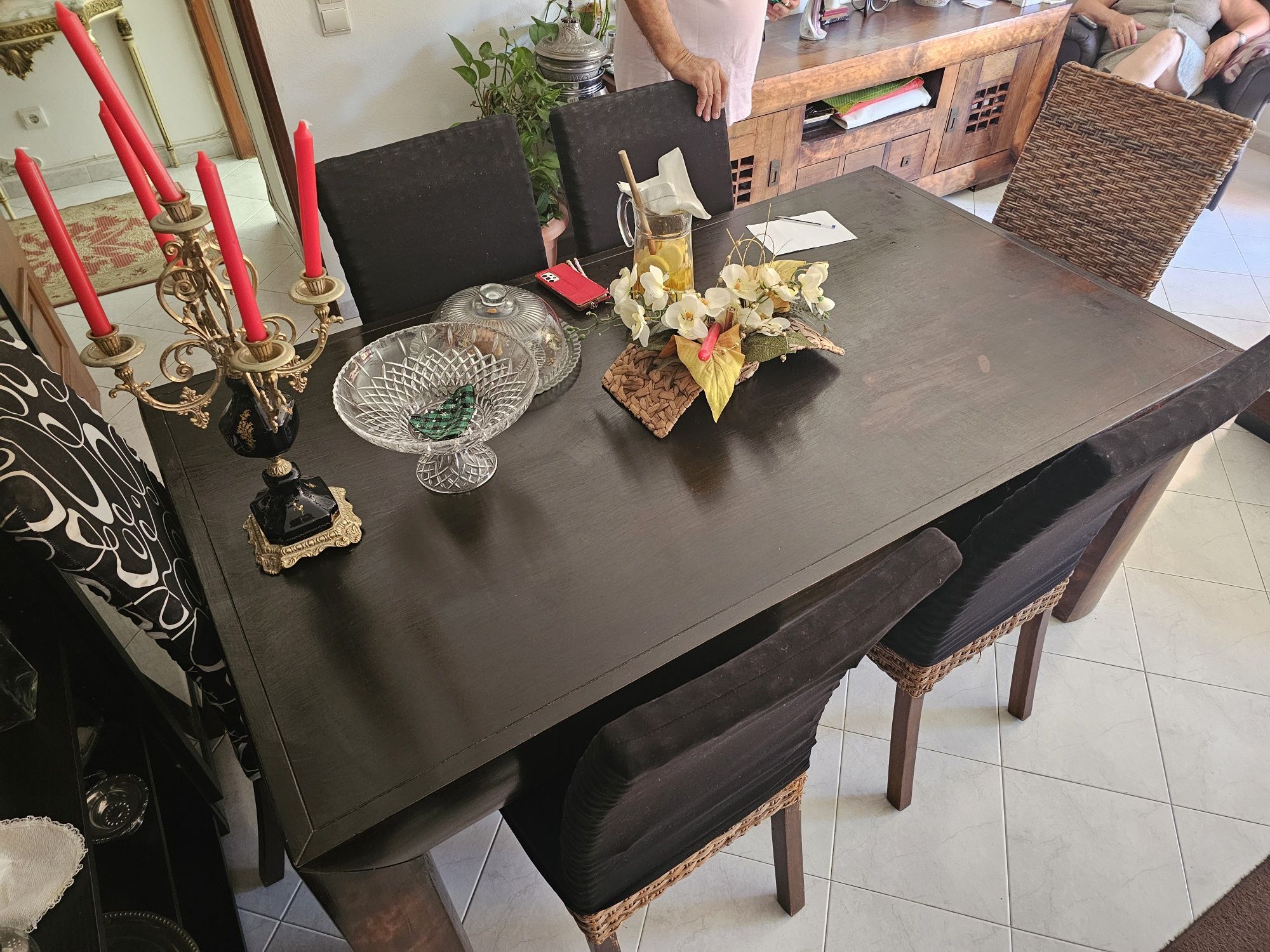 Vendo mesa + 6 cadeiras (URGENTE)