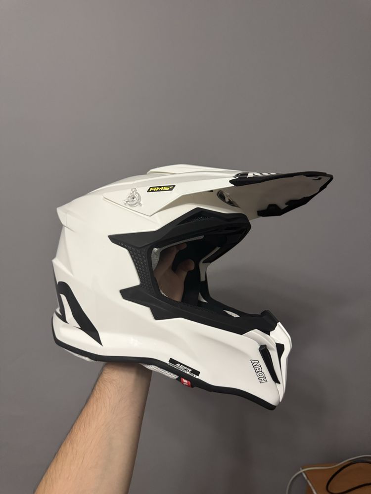 Kask Airoh STRYCKER White Gloss rozm.S