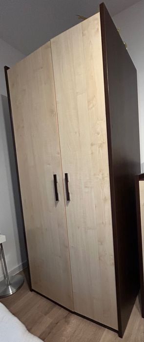 Szafa 2-drzwiowa – pojemna, świetny stan
