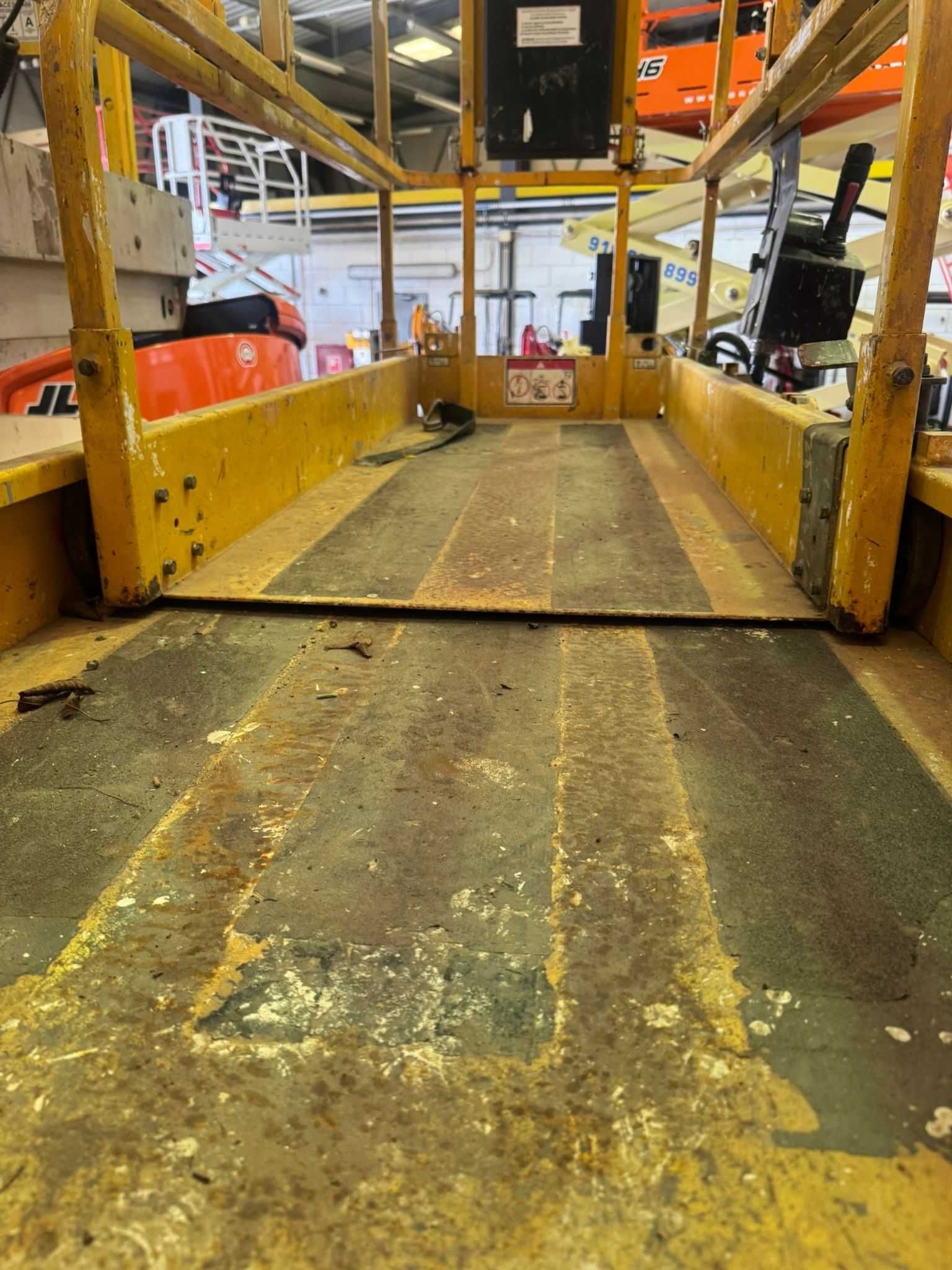 Plataformas Elevatória Tesoura Elétrica 8 mts (usada)