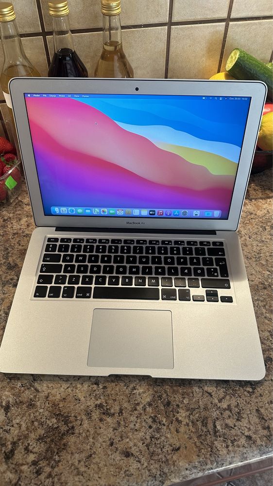 Laptop MacBook Apple - super stan