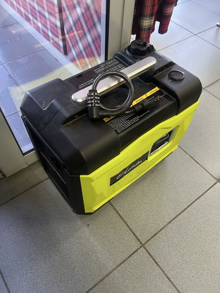 Генератор Ekstorm3000 . 3квт. Швейцария. не путать с2квт