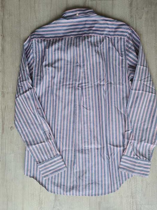 Camisa listrada azul e vermelha da Gant