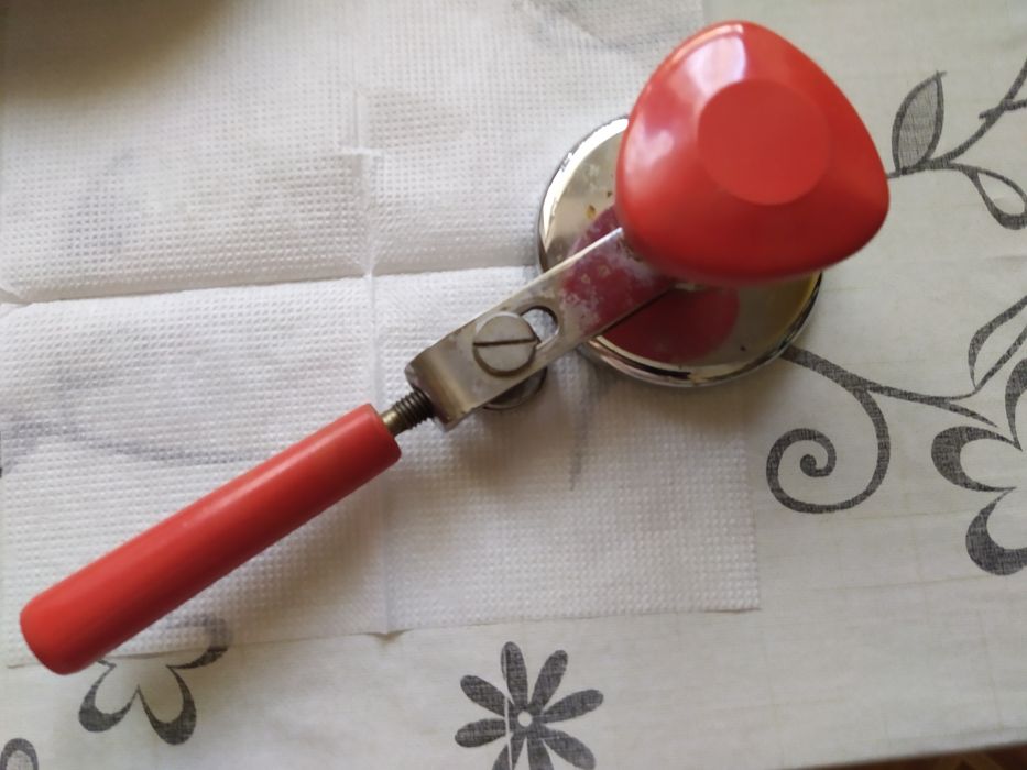 Закаточный ключ для консервации.