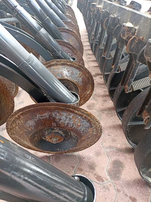 Siewnik zbożowy bezorkowy z podsiewaczem nawozu 2.5m.Tume