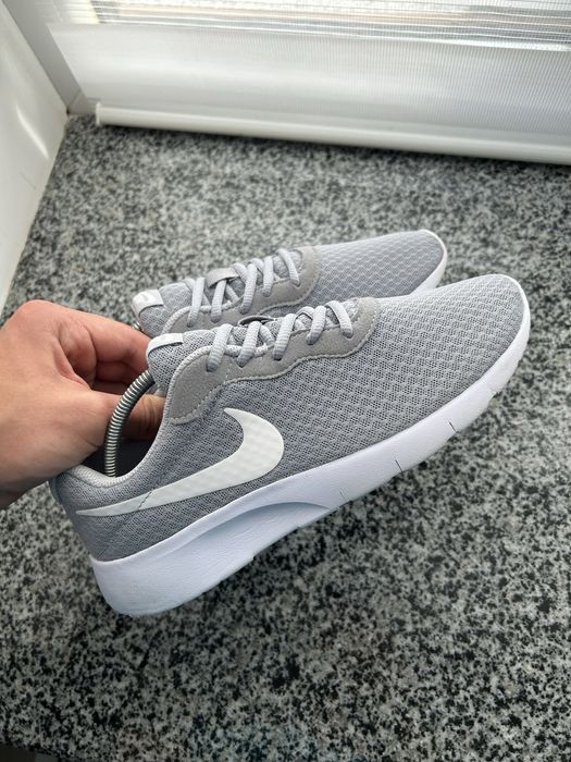 кросівки Nike Tanjun , розмір 38.5