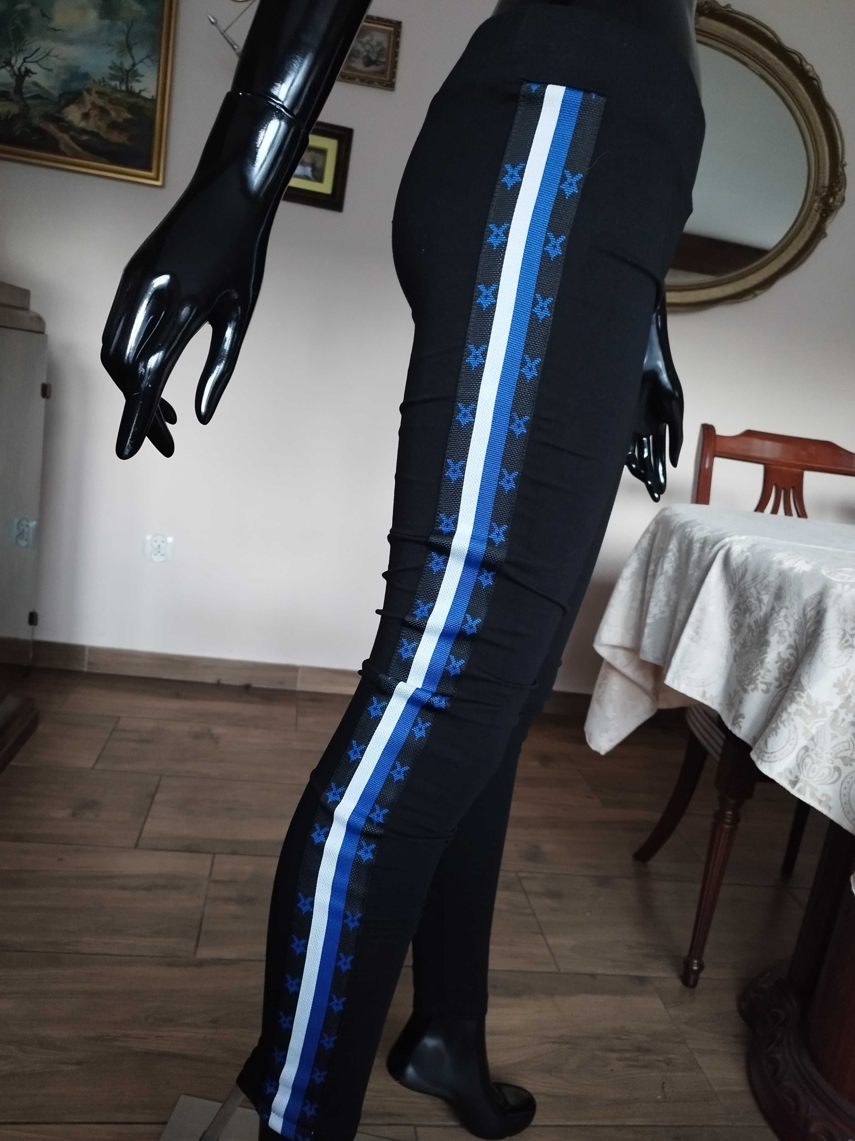 %_MEGI_spodnie / legginsy_ lampas + aplikacje_czarne - M/L