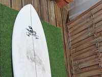 Surf Board 5'11" Epoxy 33L / 5 fin set up. Futures System.