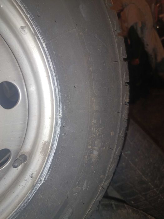 Bridgestone Duravis All Season 215/70R15C z felgami 5x118