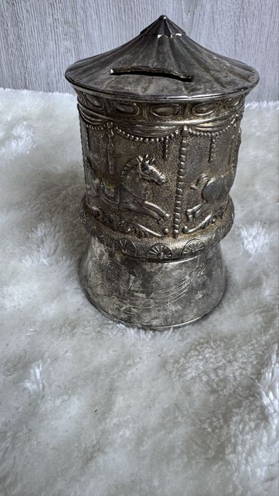 Posrebrzana skarbonka z pozytywką