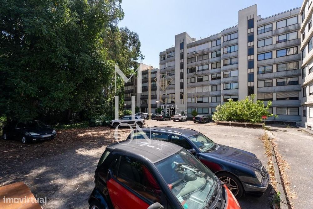 Apartamento T2 totalmente remodelado no Pinheiro Manso.