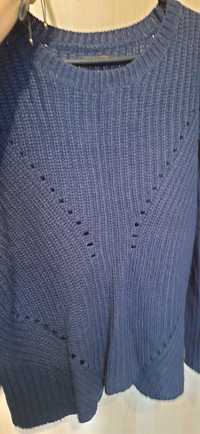 Granatowy sweter gruby oversize