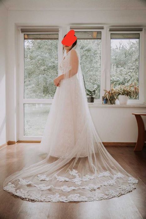 Suknia ślubna /ecru/model 2022 plus welon katedralny 2.5m i etola