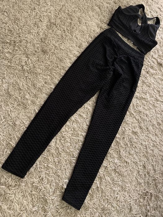 Текстурований спортивний комплект з пуш-ап ефектом