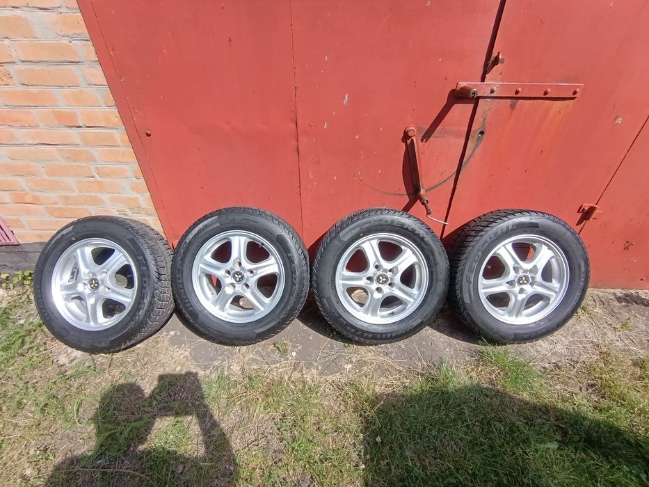 Колеса R16 5*114.3 в зборі з шинами 215/60
