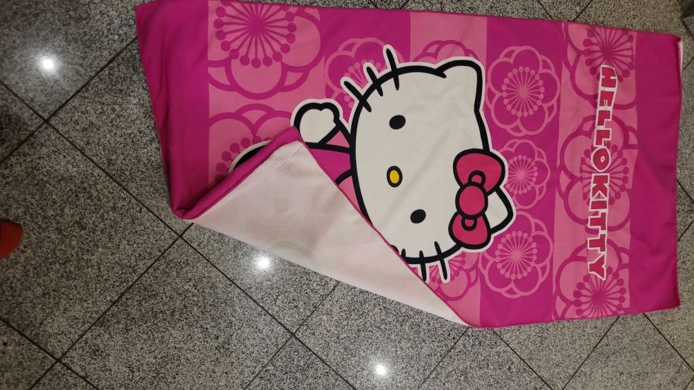 Ręcznik hello Kitty różowy 70cm x 132cm. Stan bardzo dobry. Używany.