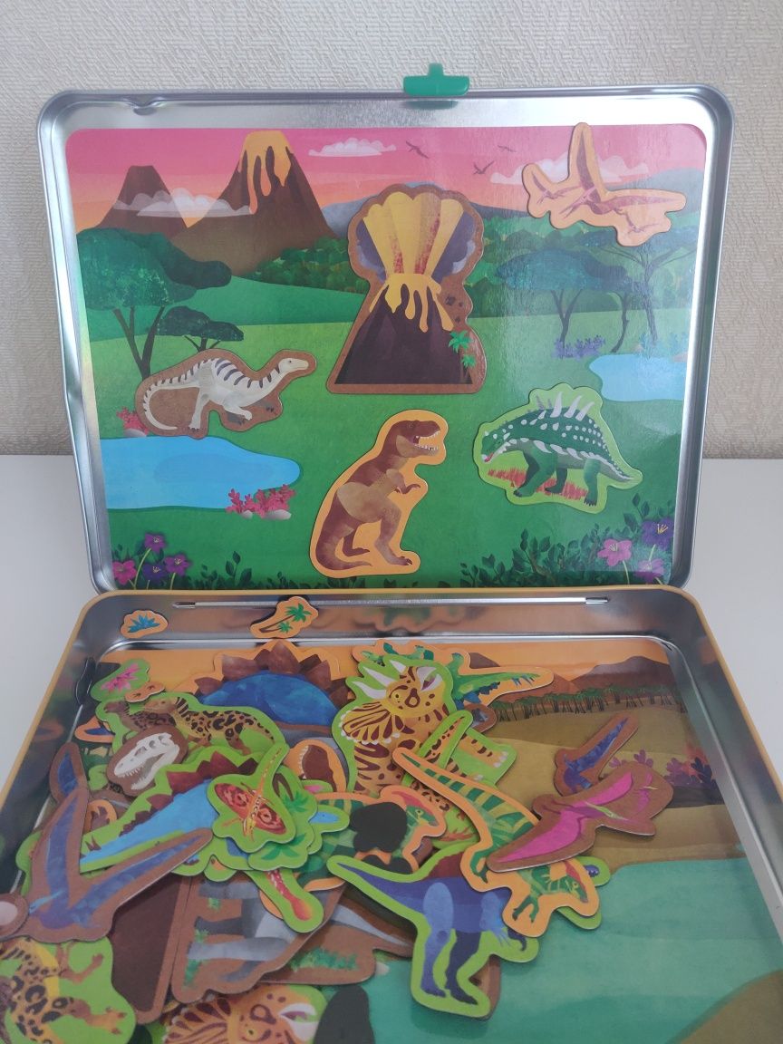 Развивающая магнитная игра - чемоданчик с магнитами динозаврами