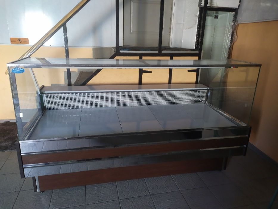 Холодильная витрина CAPRAIA CUBE (нержавейка 100 %)