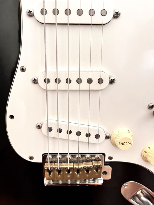 Fender Stratocaster MIJ 1988 + nowy case Gator.