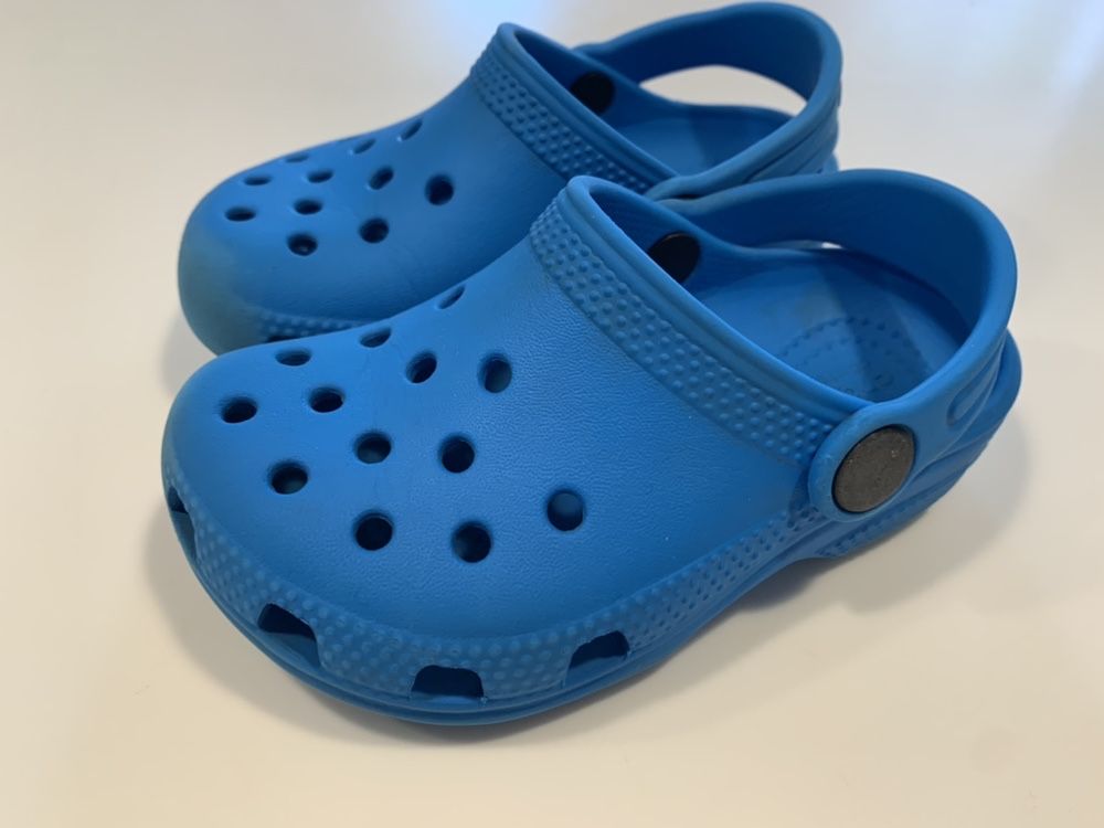 Продам Crocs размер С8