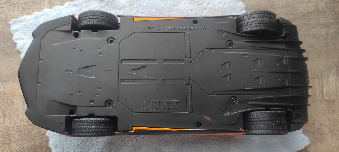 Lamborghini Aventador SV 1/18 Kyosho