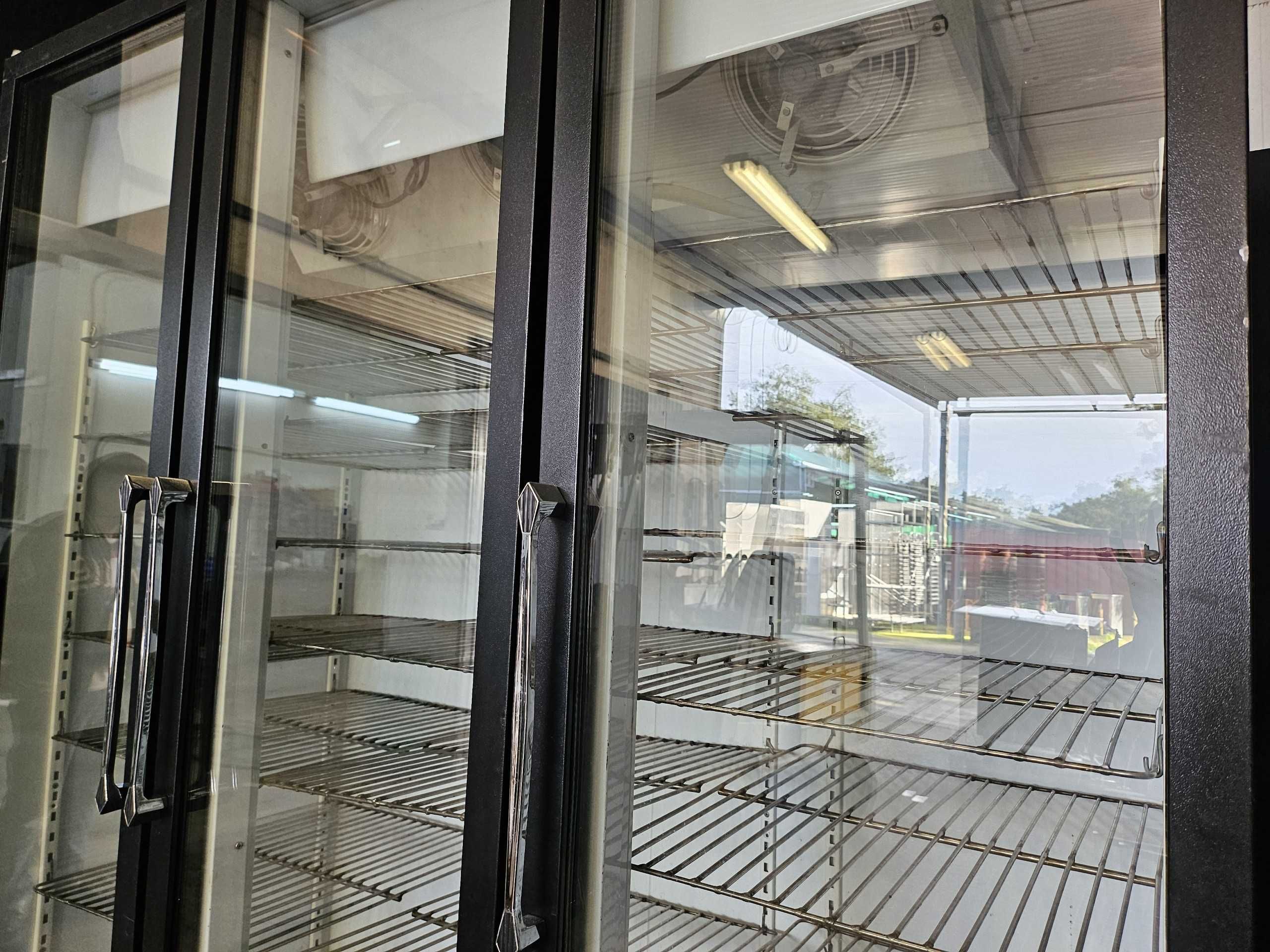 Armário de refrigeração com 3 portas em vidro