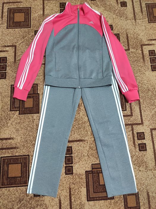 Спортивный костюм женский