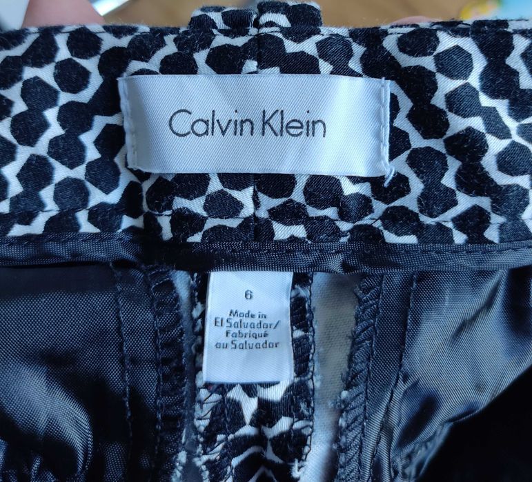 Spodnie damskie eleganckie wzorzyste cygaretki Calvin Klein chino
