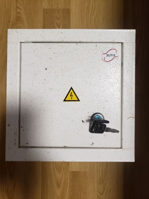 Встраиваемый шкаф на 6 автоматов 160х160х90 ШМР-А-6-В