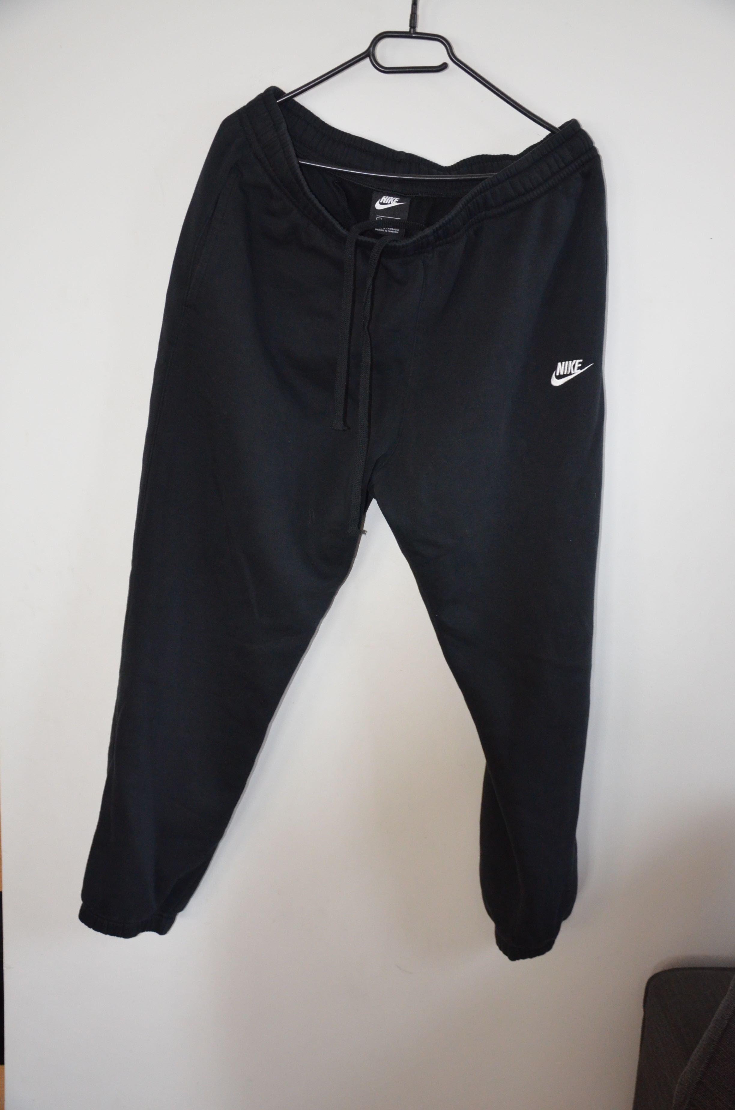 spodnie dresowe NIKE   r. XL czarne jak nowe