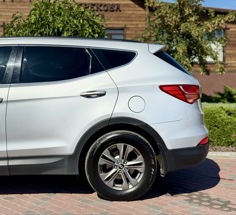 Продам Официальный Hyundai Santa Fe 4x4 2.2 DIESEL 2013 год