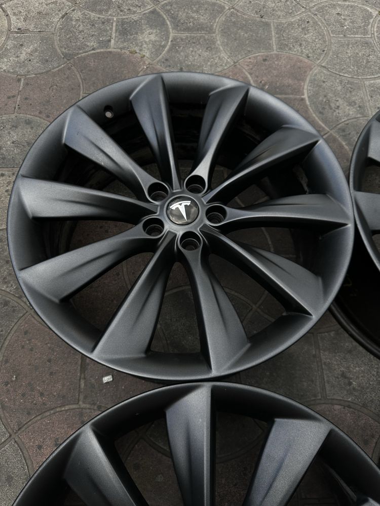 Диски 5/120 r21 tesla perfomance оригінал разношир