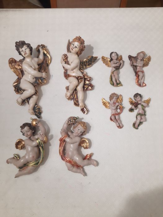 Anjos em gesso com vários tamanhos