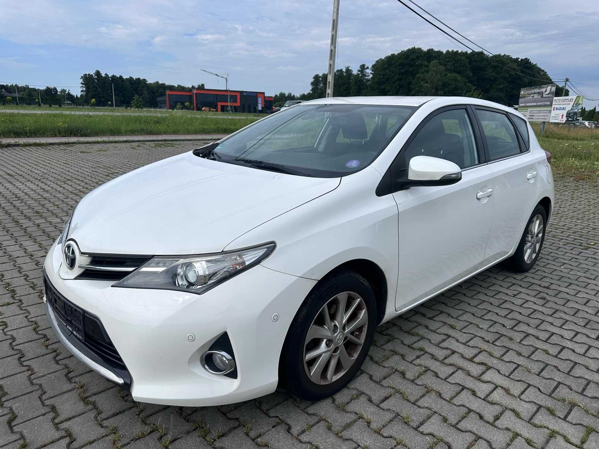Toyota Auris Rok Produkcji 2014 Bogate Wyposażenie