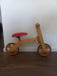 Bicicleta artesanal de madeira