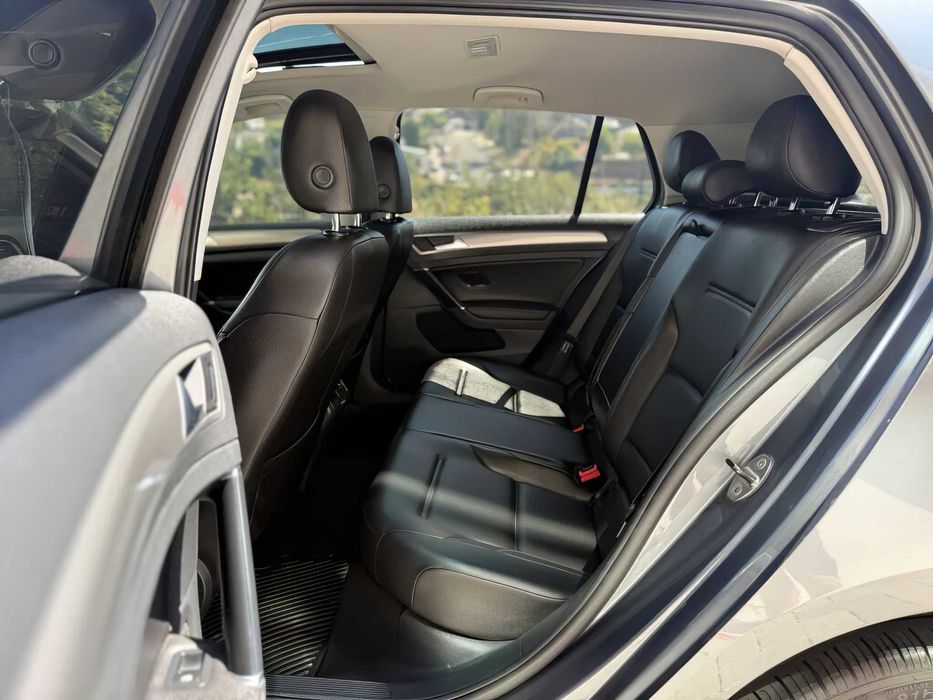 Volkswagen Golf      2017
