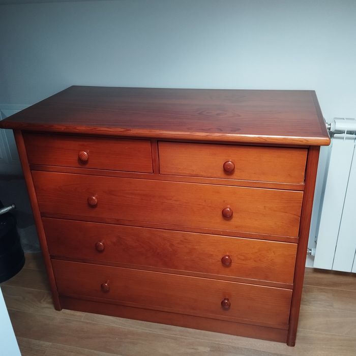 Cómoda em madeira maciça