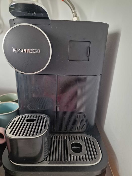 Maquina de café Nespresso Gran Lattissima Preta