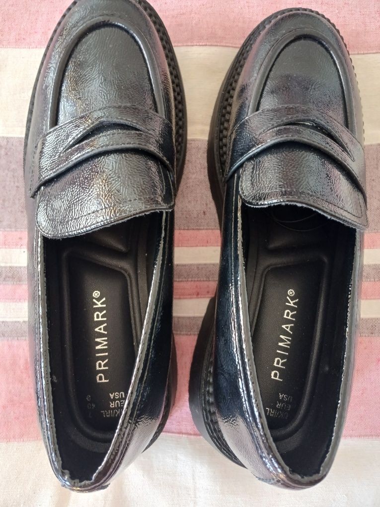 Sapatos novos por usar