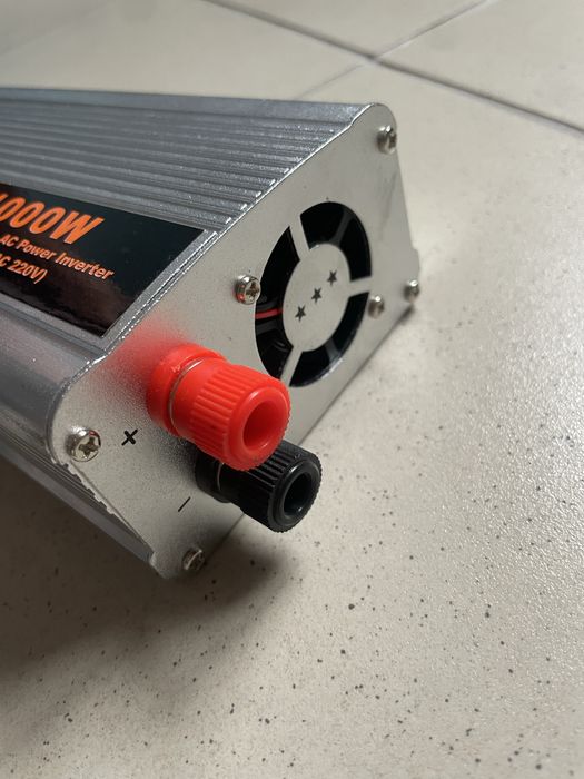 Б.У. Інвертер 12v-220v Автомобільний перетворювач з 12-220