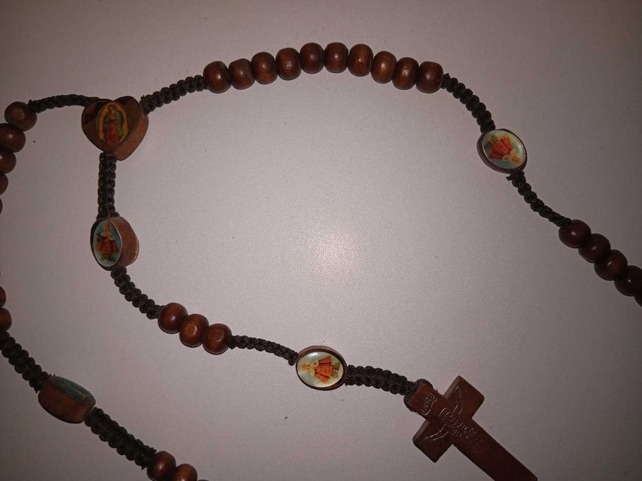Instrumento oração: terço rosário católico
