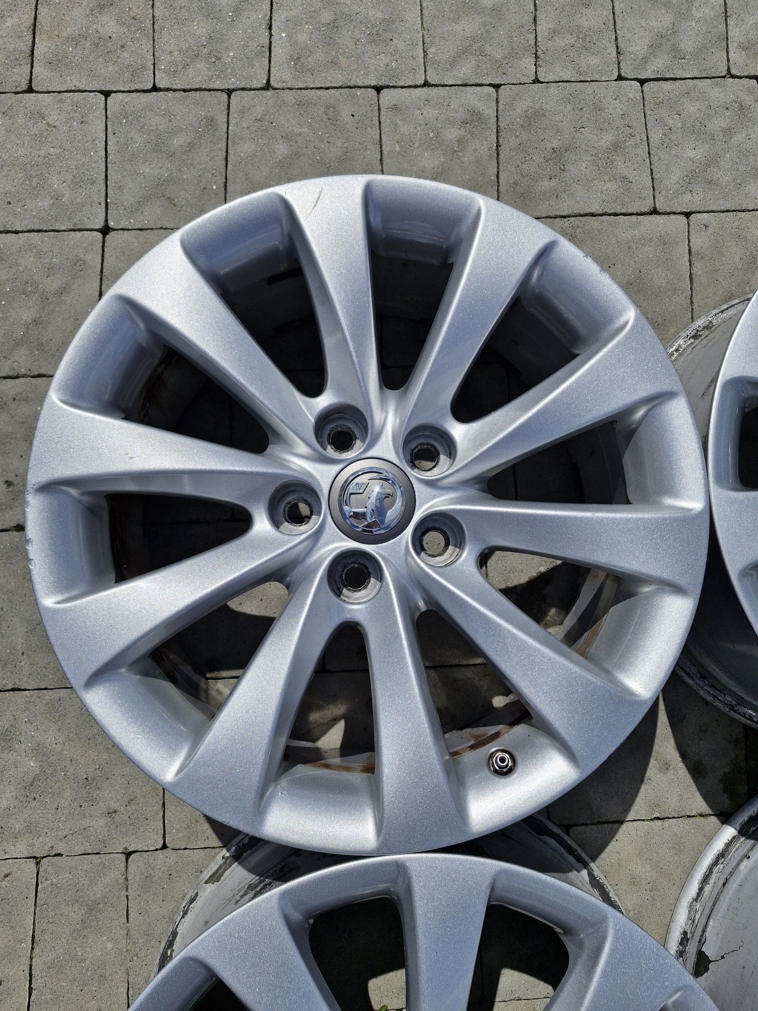 Диски легкосплавні Opel Insignia Honda Tesla Toyota Acura 8J R18 ET42