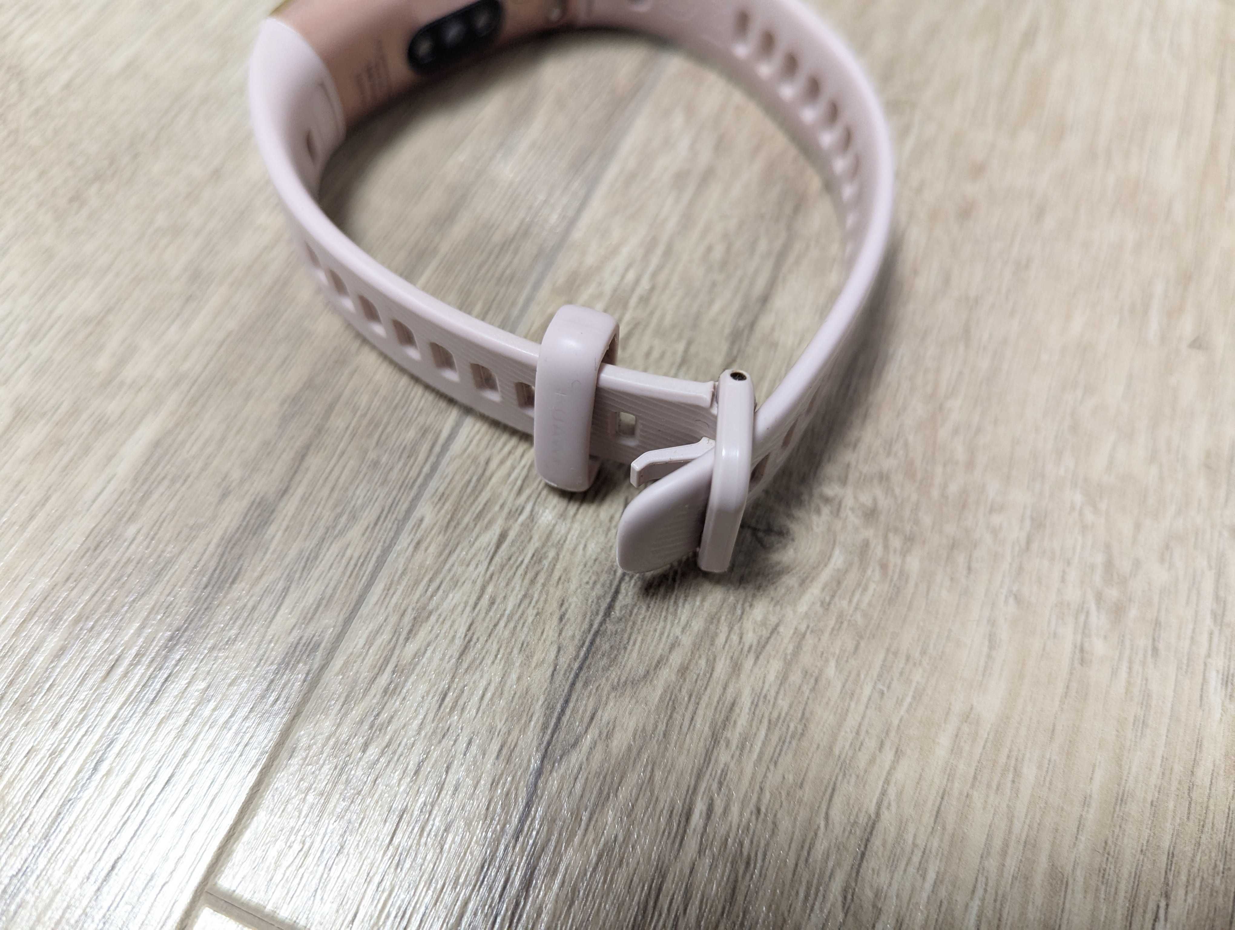 Смарт годинники Huawei band 4 pro