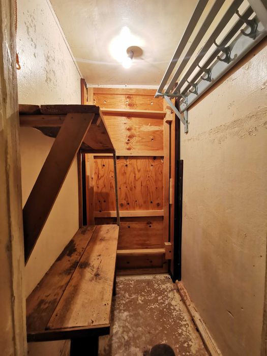 Квартира з трьома кімнатами і підвалом 2 поверх цегляного будинку RD