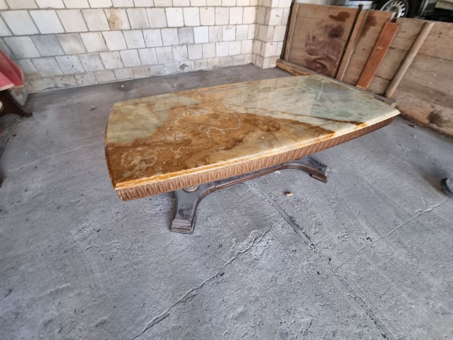 Ława ozdobna z kamienna płyta