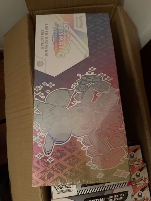 Pokemon Prismatic Evolutions Premium Collection