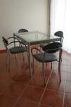 Mesa de vidro + 4 cadeiras estofadas