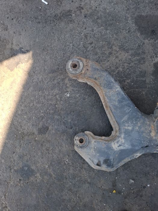 Передний подрамник Nissan primera p10